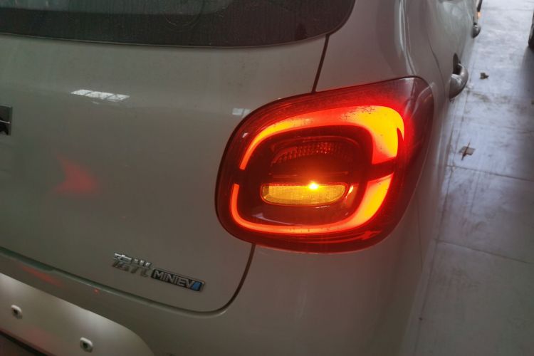 五菱汽车 宏光MINIEV 2025款 四门版 进阶款车身外观9