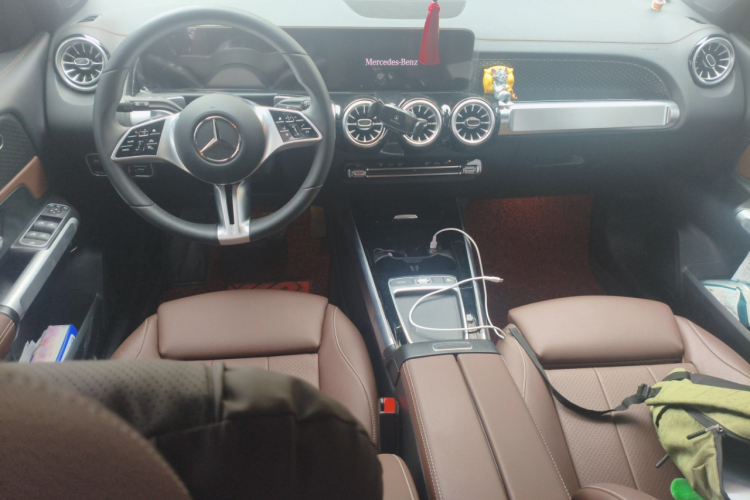 奔驰GLB 2024款 改款 GLB 220 时尚型中控内饰12