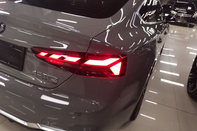 奥迪A5 2022款 Sportback 40 TFSI quattro 豪华动感型车身外观9