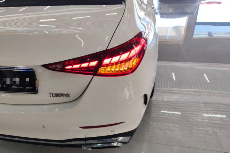 奔驰C级 2025款 C 260 L 运动版车身外观9