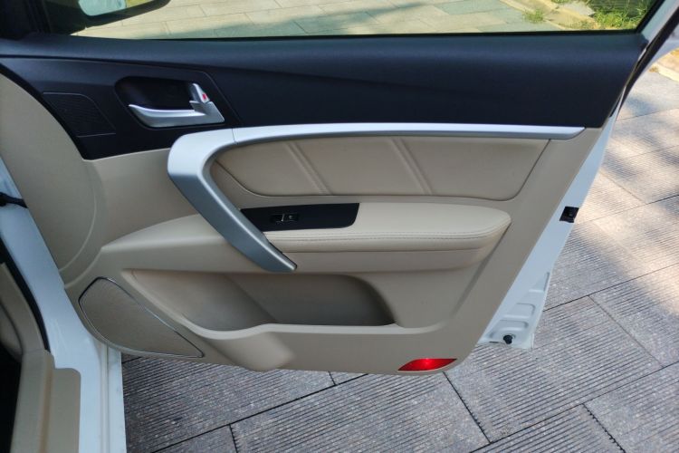 吉利汽车 帝豪 2017款 三厢百万款 1.5L 手动豪华型中控内饰7005