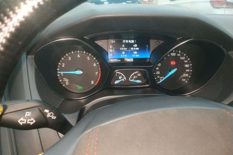 福特 福克斯 2017款 三厢 EcoBoost 180 自动精英型局部细节14