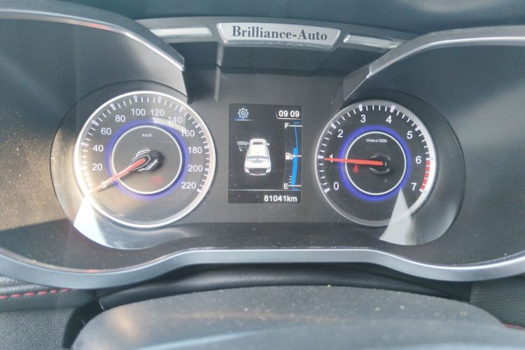 中华V3 2015款 1.5L 手动智能型中控内饰14