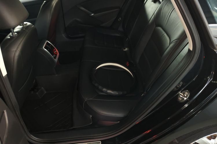 大众 帕萨特 2015款 1.8TSI DSG尊荣版中控内饰21