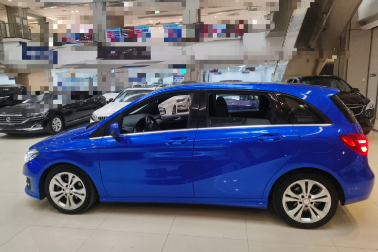 奔驰B级 2015款 B 200 时尚型车身外观4