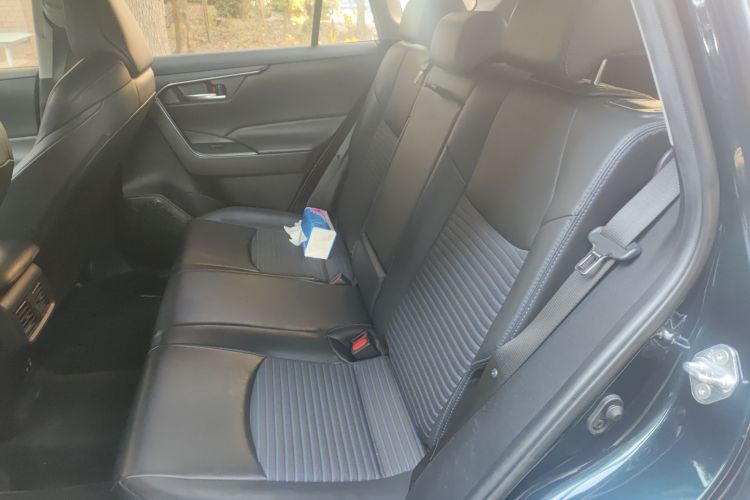 丰田 威兰达 2020款 双擎 2.5L E-CVT两驱科技版中控内饰7004