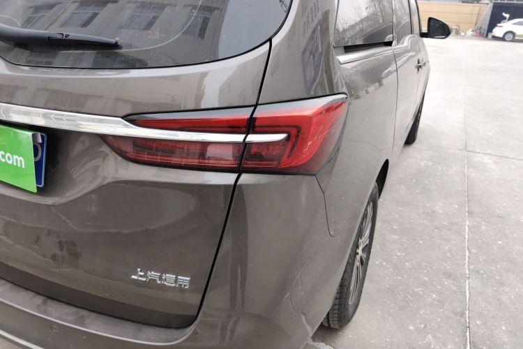 别克GL8 2021款 陆上公务舱 652T 舒适型车身外观9