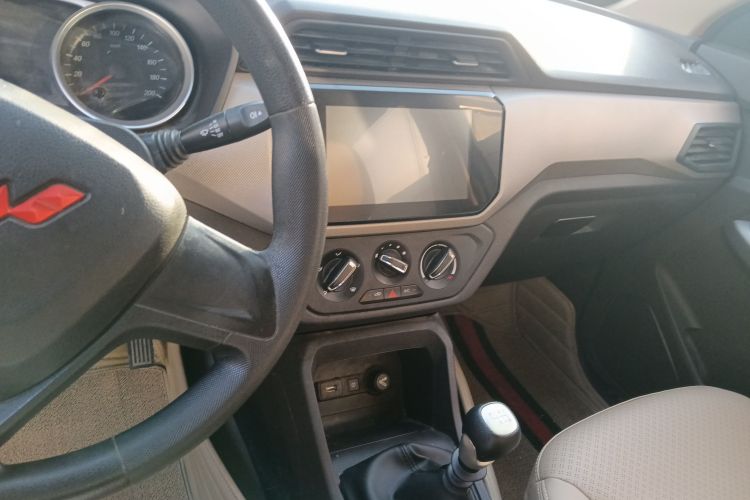 五菱汽车 五菱宏光 2021款 1.5L改款 S舒适型 液压助力LAR中控内饰16