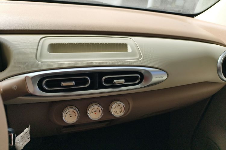 五菱汽车 宏光MINIEV 2025款 四门版 进阶款中控内饰16