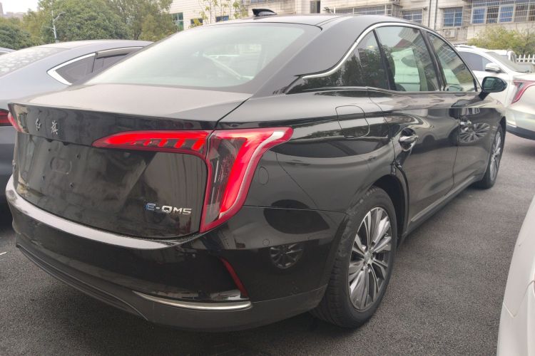 红旗E-QM5 2022款 431km 充电乐享版车身外观7