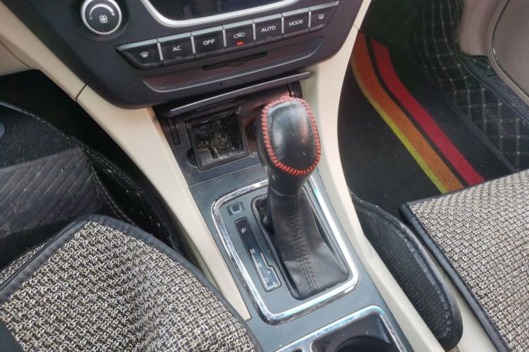 吉利汽车 帝豪 2017款 三厢百万款 1.5L CVT豪华型局部细节18