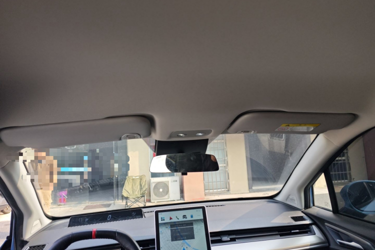 哪吒汽车 哪吒V 2022款 潮 300 Lite 三元锂中控内饰22