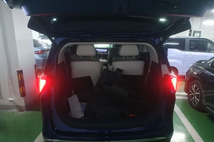 别克GL8新能源 2024款 陆尊 奢享版 6座机舱底盘23