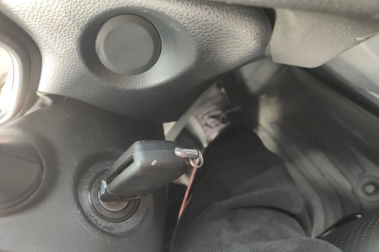 丰田 锋兰达 2023款 2.0L CVT精英版中控内饰7001