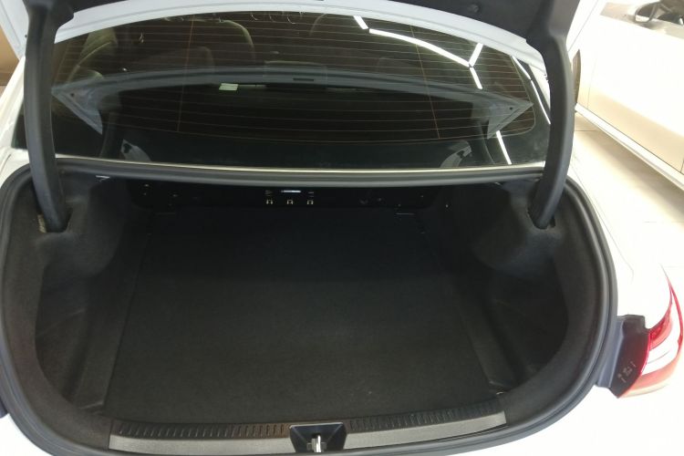 奔驰A级 2020款 改款 A 200 L 运动轿车动感型机舱底盘23