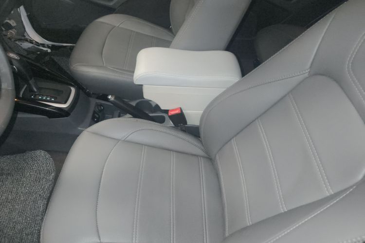 福特 翼搏 2013款 1.5L 自动尊贵型局部细节19