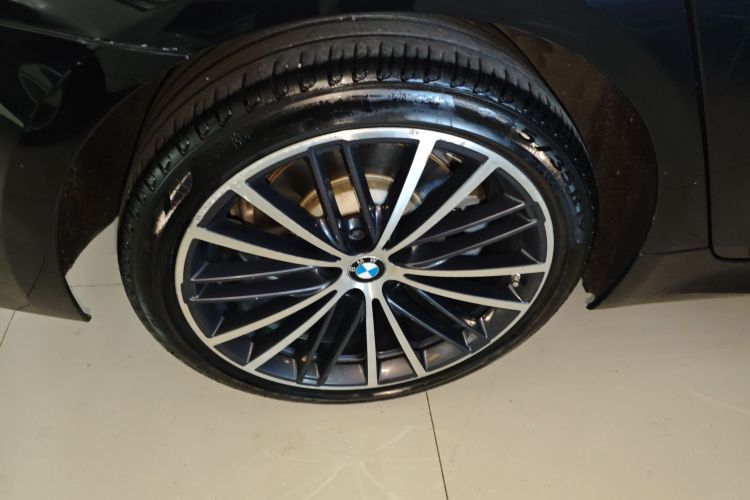 宝马5系 2022款 530Li 领先型 M运动套装车身外观6008