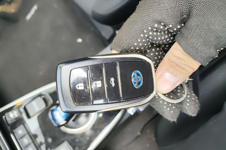 丰田 雷凌双擎E+ 2019款 1.8PH GS E-CVT精英天窗版中控内饰11