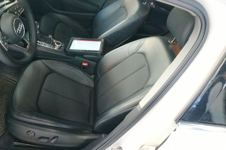 奥迪A3 2018款 30周年年型 Sportback 35 TFSI 时尚型局部细节19