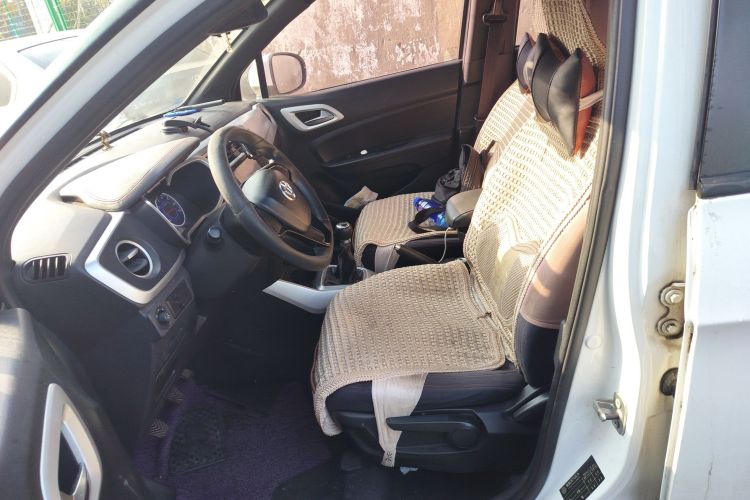 中华V3 2015款 1.5L 手动基本型中控内饰19