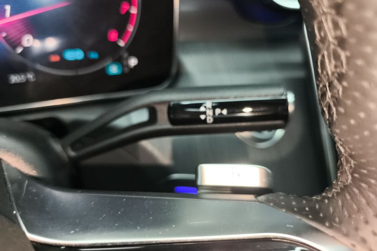 奔驰C级 2022款 C 260 L 皓夜运动版局部细节18