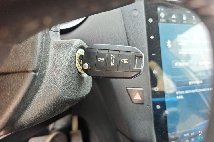 标致408 2016款 1.6T 自动豪华版中控内饰11