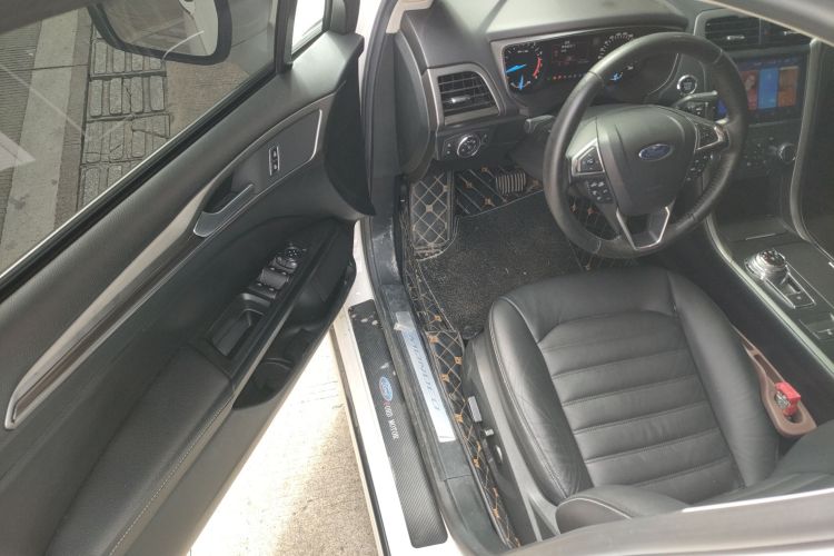 福特 蒙迪欧 2017款 改款 EcoBoost 180 时尚型中控内饰7003