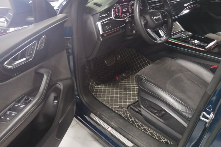 奥迪Q8 2021款 55 TFSI 臻选动感型中控内饰20