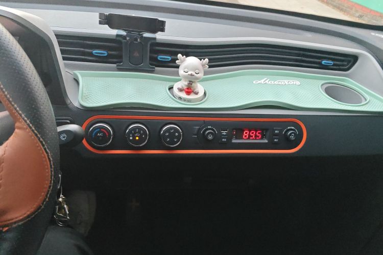 五菱汽车 宏光MINIEV 2022款 轻松款 磷酸铁锂中控内饰16