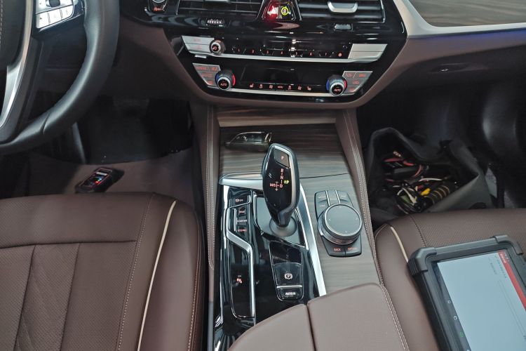 宝马5系 2023款 530Li 领先型 豪华套装中控内饰18