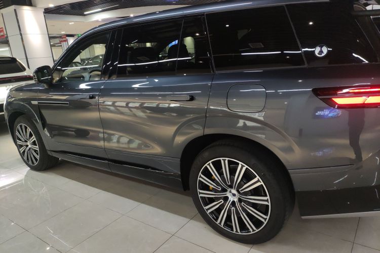 腾势N9 2025款 尊荣型车身外观4