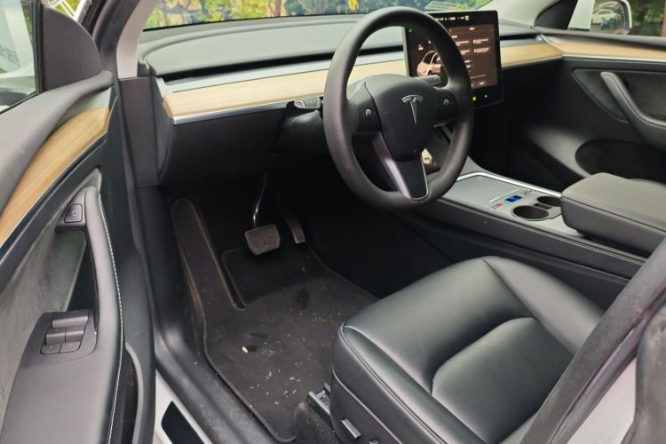 特斯拉 Model Y 2022款 改款 后轮驱动版中控内饰7003