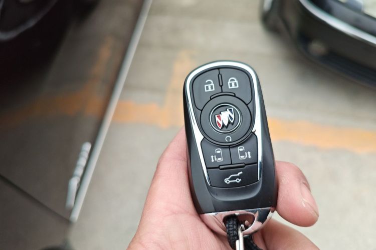 别克GL8 2020款 Avenir艾维亚 六座贤礼版中控内饰11