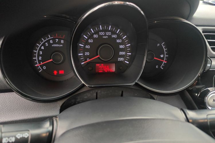 起亚K2 2012款 三厢 1.4L MT GLS纪念版中控内饰14