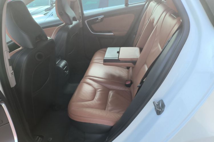 沃尔沃V60 2014款 改款 T5 智雅版中控内饰7004