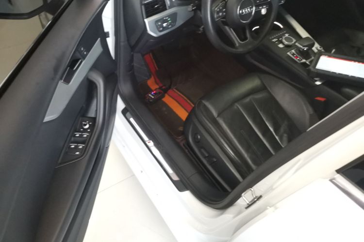 奥迪A4L 2019款 40 TFSI 时尚型 国VI中控内饰7003