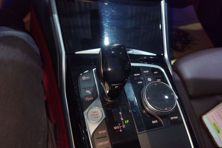 宝马3系 2020款 325Li 首发版中控内饰18