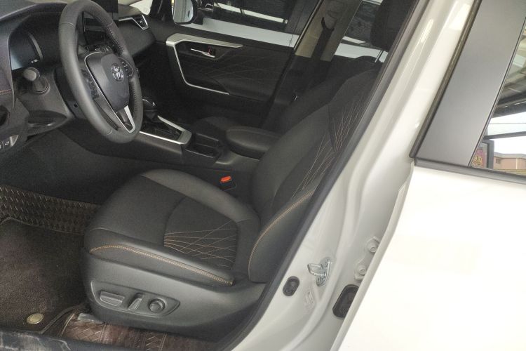 丰田 RAV4荣放 2024款 2.0L CVT两驱风尚Plus版中控内饰19