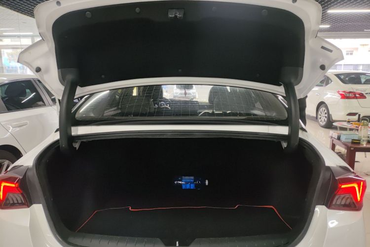 起亚K5 2020款 270T CVVD 豪华科技版机舱底盘23