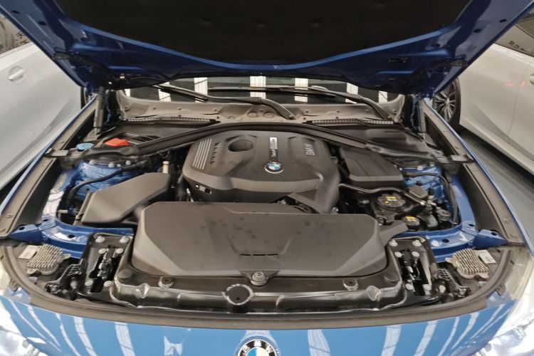 宝马3系GT 2018款 320i M运动型机舱底盘24