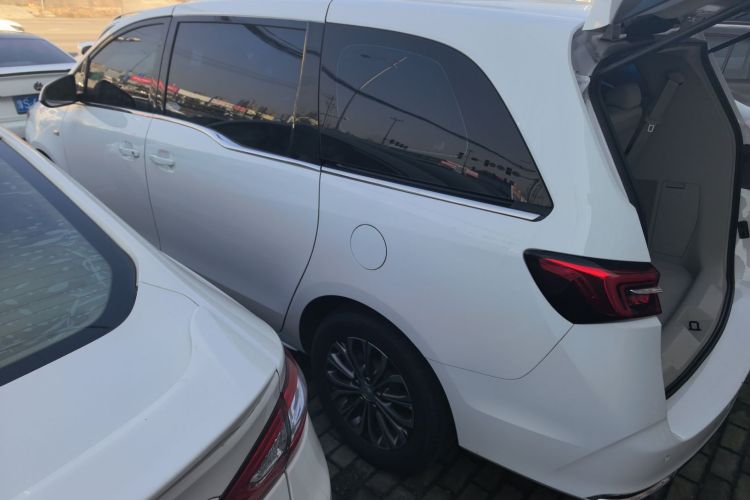 别克GL8 2023款 陆上公务舱 舒适型车身外观4