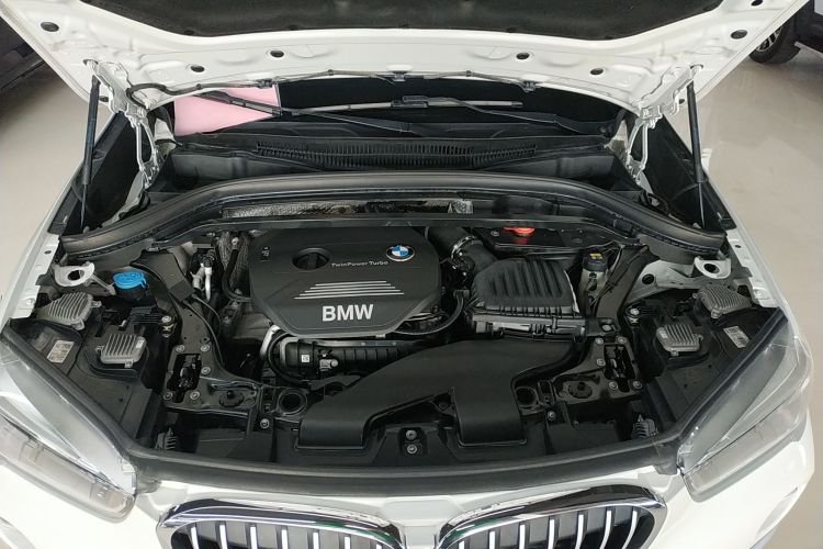 宝马X1 2016款 sDrive18Li 豪华型机舱底盘24