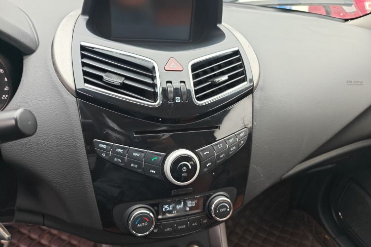 海马S5 2016款 1.5T CVT创享版中控内饰16