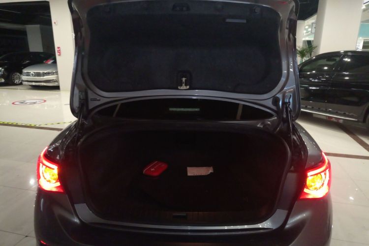 英菲尼迪Q50 2014款 3.7L 豪华运动版局部细节23