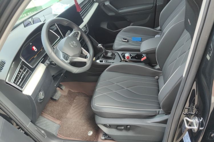 大众 途观L 2025款 出众款 300TSI 自动两驱龙腾版中控内饰19