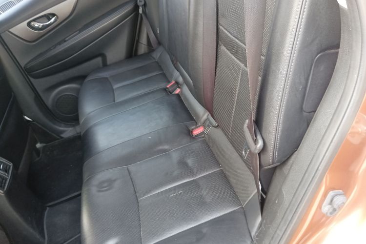 日产 奇骏 2015款 2.0L CVT舒适MAX版 2WD中控内饰21