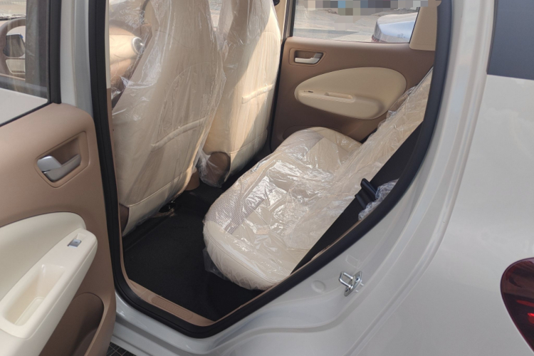 五菱汽车 宏光MINIEV 2025款 四门版 臻享+款中控内饰21