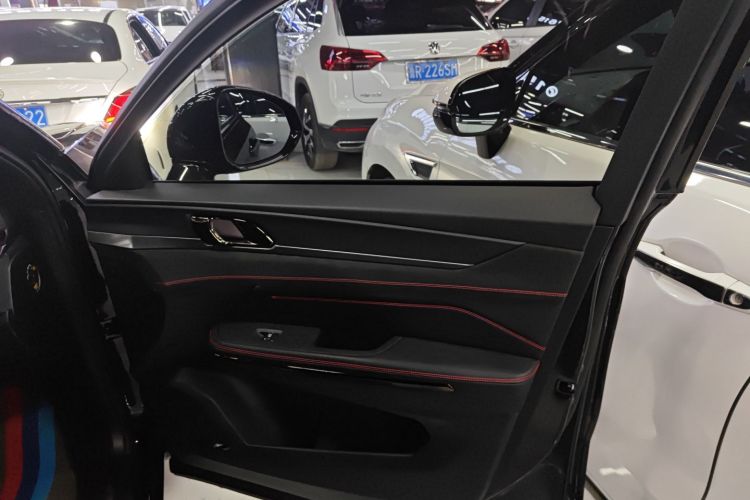 领克05 2020款 2.0TD 四驱劲Halo中控内饰42