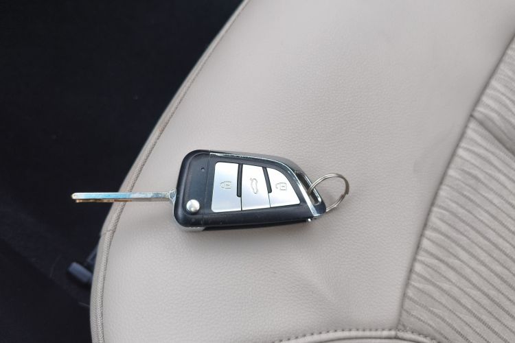 别克 英朗 2016款 15N 自动精英型中控内饰11