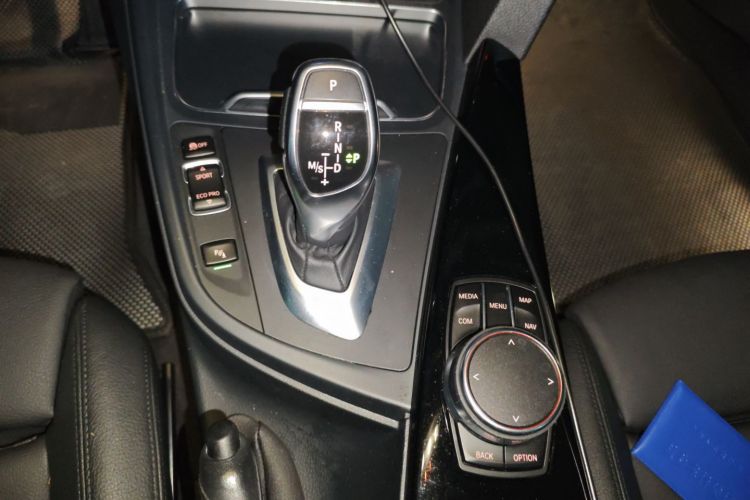 宝马3系 2018款 320Li 领先型M运动套装中控内饰18